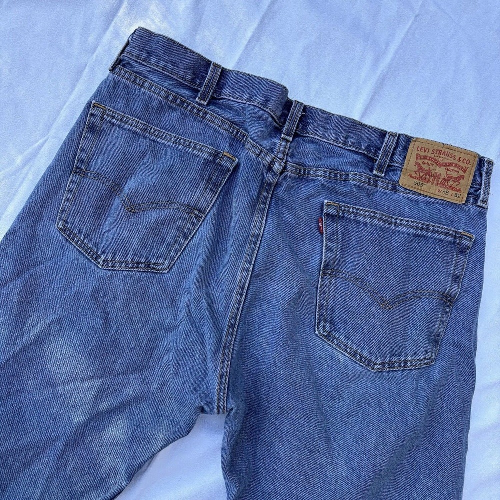 Levi's Men's 38/32 505 Classic‎ Medium Blue Jean Straight Leg